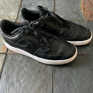 Nike size 11 mens black and white